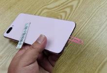 把回形针插手机上，解决了不少人都困扰的问题，大家都说聪明