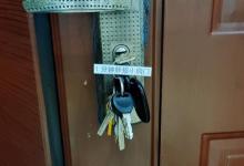 晚上睡觉前，钥匙一定要插在门锁上，可惜许多人不知道这安全意识