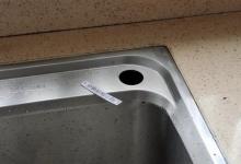 才发现，洗碗池边的小孔，用途真是厉害，聪明人都在悄悄用