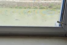 纱窗脏了别拆洗，教你清洗窍门，不拆卸也能洗得干净彻底