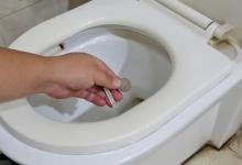 卫生间里为什么要放一枚硬币？好多人不明白有啥用，回家赶紧试试