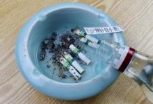 抽剩的烟头都别扔，把它放进白酒里泡一泡，全家人抢着用，学学