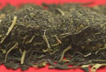 冲泡崂山绿茶
