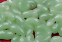 如何鉴别青白玉籽料