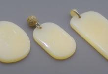 蜜蜡裹白玉挂件
