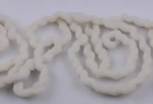 白玉无事牌配绳子还是链子
