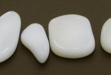 白玉上还有其它色原因