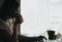 抖音直播伴侣怎么在屏幕上挂字？是什么意思？