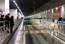 网约车南昌西站接客需交2元钱：停车费还是服务费该谁买单