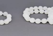 白玉手镯结晶