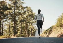 稍微跑两步就累？慢跑的4个黄金技巧，助你跑得更舒服！