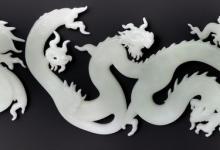 黑白玉石雕刻的龙