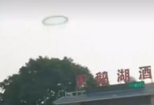 大连上空现黑色烟圈神似UFO那是什么呢