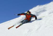 滑雪服比羽绒服保暖吗