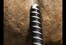 佩服！男子河边用钢筋磨针坚持2000多天，只要功夫深铁杵磨成针