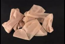 无论男女睡觉时一定要记得在枕头下面放条丝袜看完长知识了