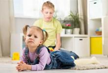 孩子喜欢扔东西家长不要盲目制止这是成长阶段特定需要