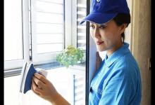 清水擦玻璃“越擦越脏”，快速教你1招，干净不留痕，还省时省力