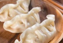 速冻饺子怎么蒸皮不硬 怎么蒸饺子才好吃不干皮呢