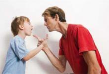 爸爸教训孩子时妈妈最好别有这种行为不然会让孩子讨厌