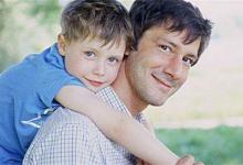 工作忙碌的爸爸如何教育孩子这三点要注意否则影响孩子成长