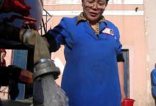 如何查询家中是否停水及其原因？