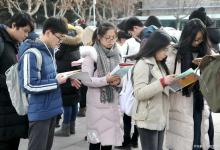 24年国考有215个岗位无人问津，平均竞争比已超过35比1，难度加大