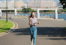 足球鞋可以当跑步鞋吗？