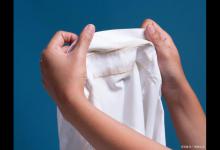 白色衣服漂白变粉红怎么办