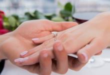 结婚戒指戴哪个手指女 女生结婚戴戒指戴哪个手指