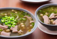 炖绿豆排骨汤的做法