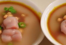 黄豆猪脚花生汤的做法