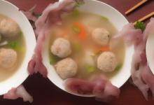 鱿鱼肉丸汤的做法