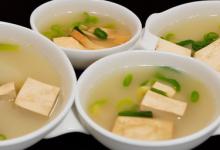 牛奶鱼头豆腐汤的做法