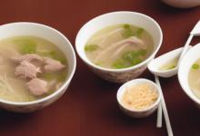 莲藕排骨汤做法