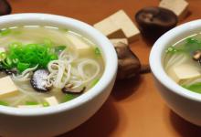 蘑菇豆芽豆腐汤的做法