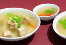 鱼丸豆腐汤的做法