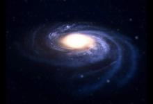 宇宙中最大的星系，横跨1630万光年，银河系连零头都赶不上？